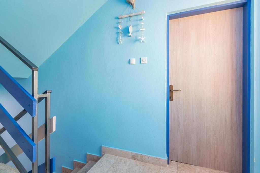 Rooms & Studio Apartments By The Way バスカ エクステリア 写真