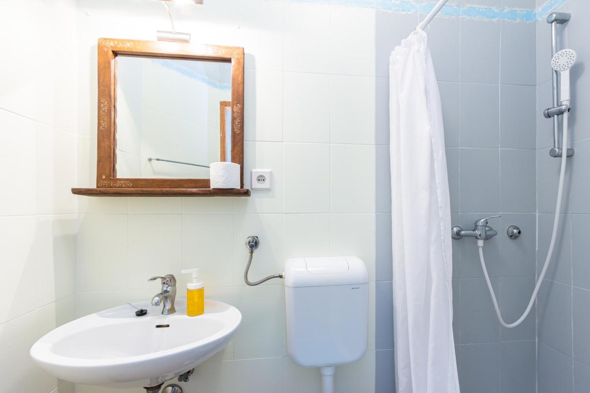 Rooms & Studio Apartments By The Way バスカ エクステリア 写真