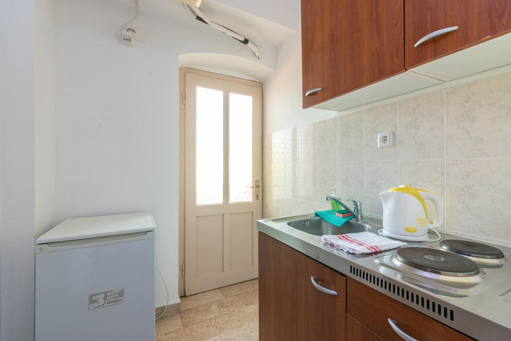 Rooms & Studio Apartments By The Way バスカ エクステリア 写真