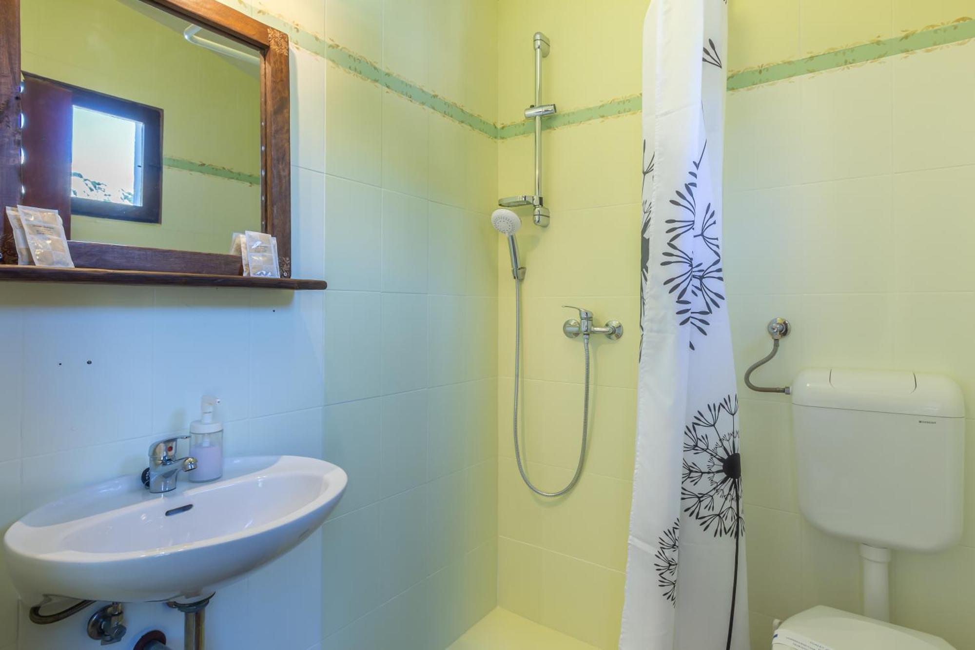 Rooms & Studio Apartments By The Way バスカ エクステリア 写真