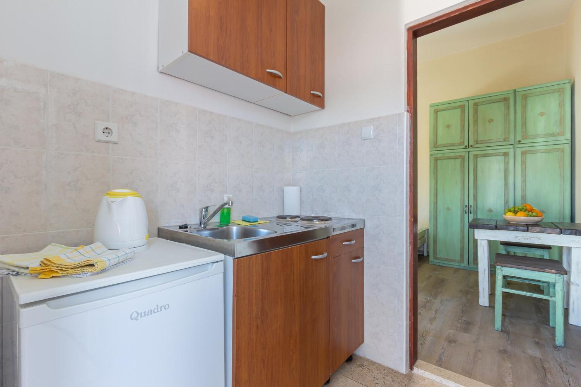 Rooms & Studio Apartments By The Way バスカ エクステリア 写真