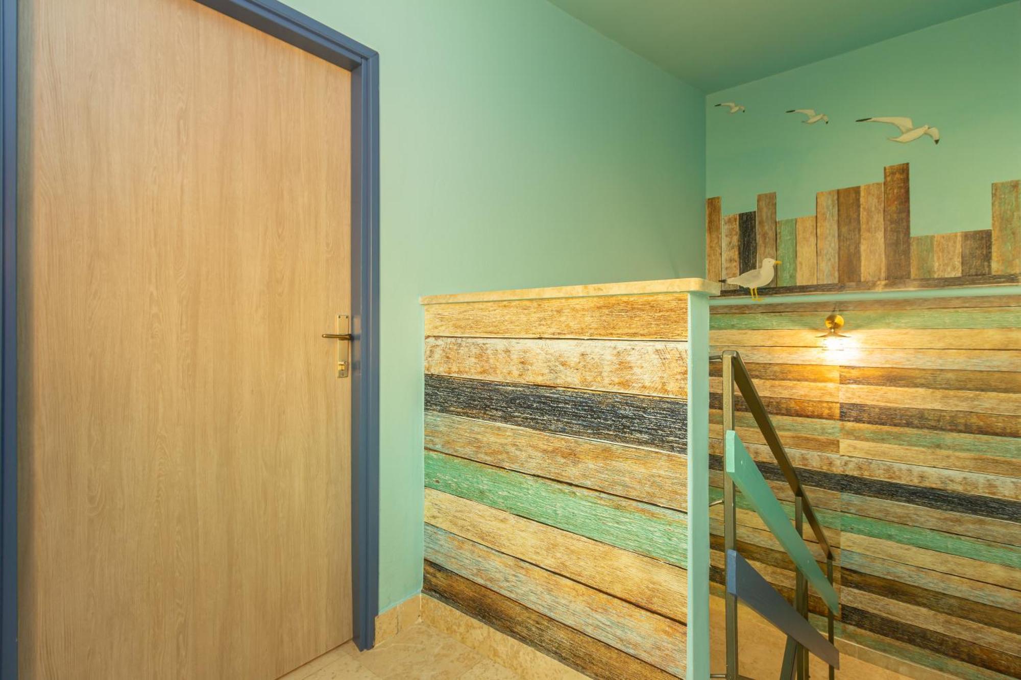 Rooms & Studio Apartments By The Way バスカ エクステリア 写真